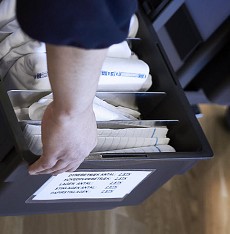 &AElig;ldreplejen - 5S og Kanban - forbrugsartikler p&aring; hjul og inden for en armsl&aelig;ngde - uanset hvor du er?    H&oslash;rt om LEAN-Plejevogne? 